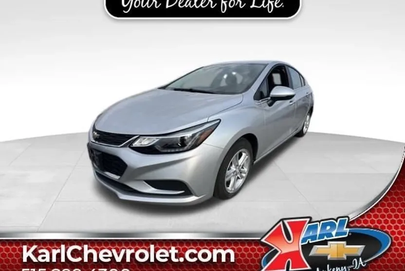 2017 Chevrolet Cruze LT photo 1