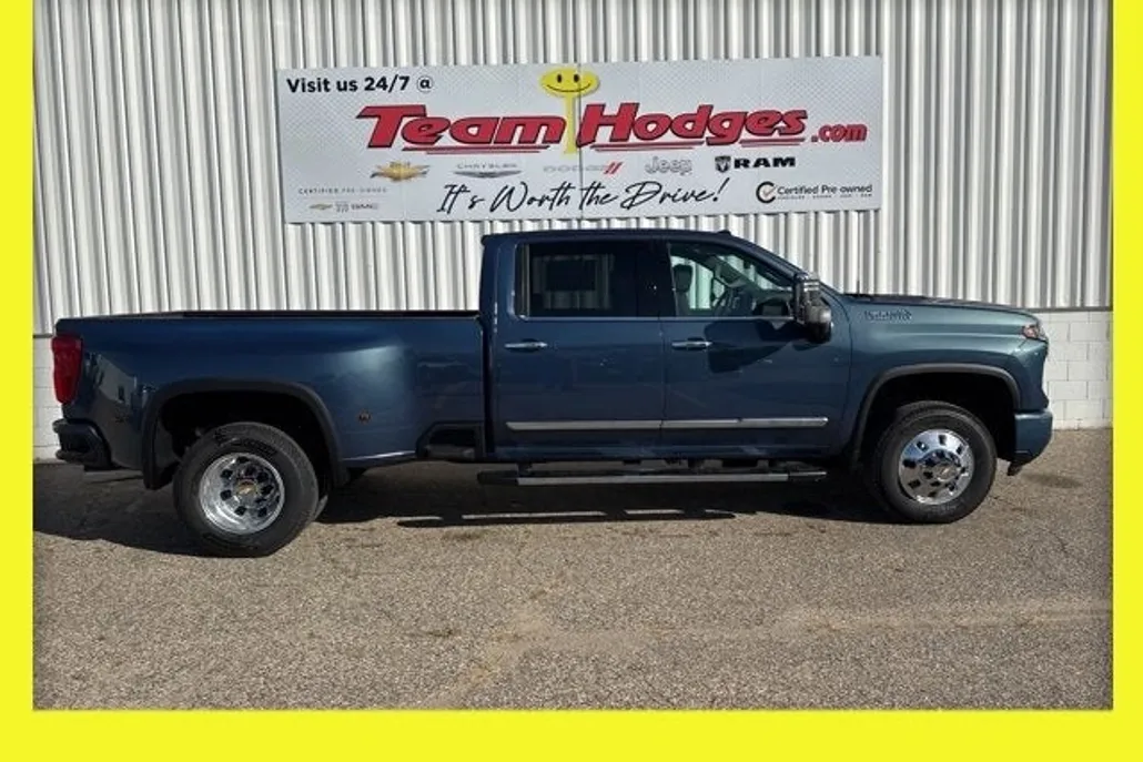 2026 Chevrolet Silverado 3500HD High Country photo 1