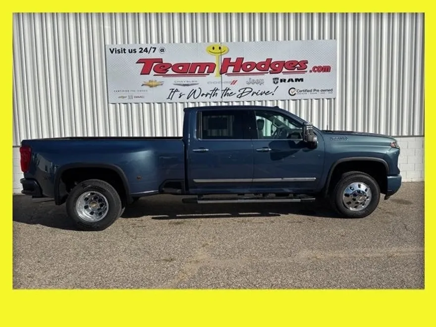 2026 Chevrolet Silverado 3500HD High Country photo 1