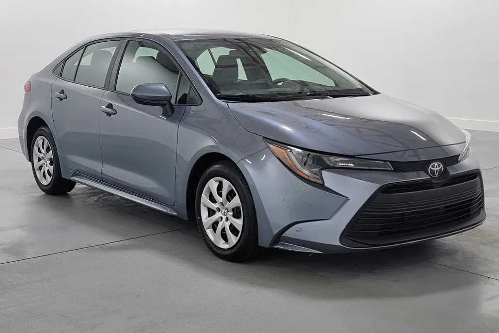 2024 Toyota Corolla LE photo 1