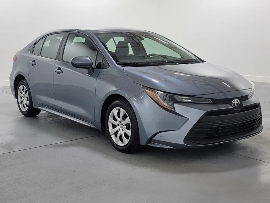 2024 Toyota Corolla LE photo 1