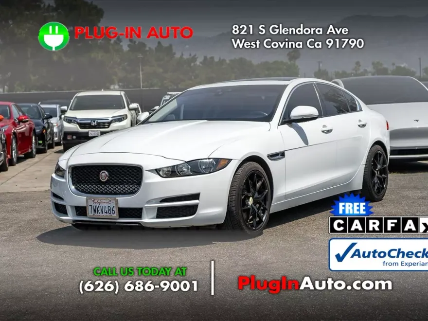 2017 Jaguar XE Premium photo 1