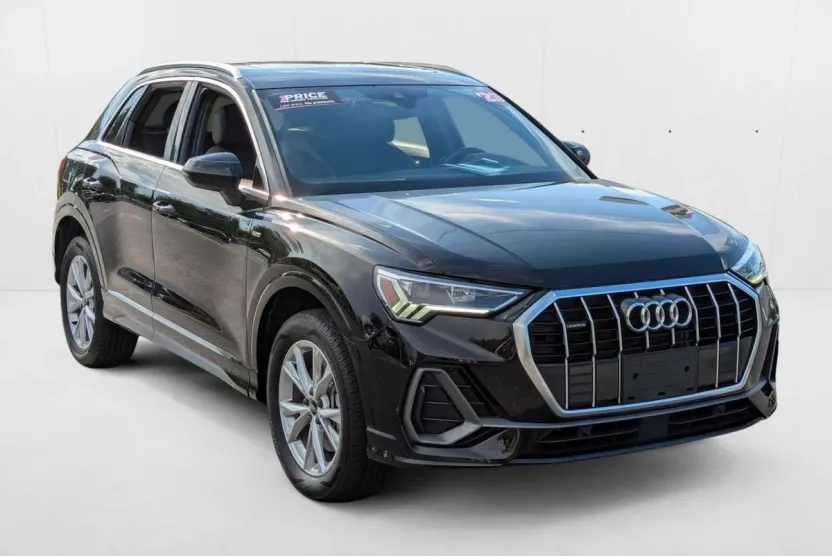 2023 Audi Q3 45 TFSI S line Premium photo 1