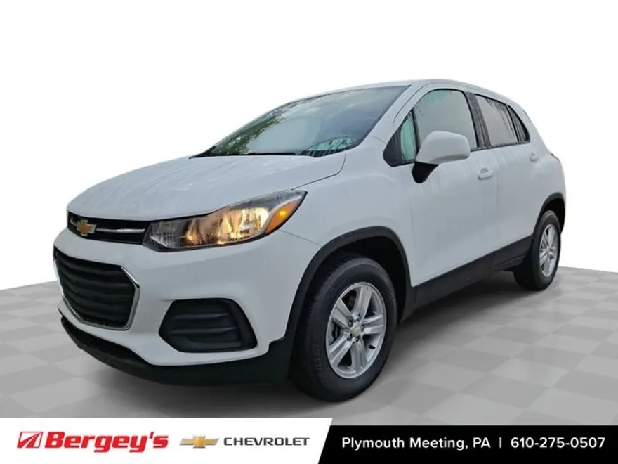 2022 Chevrolet Trax LS photo 1