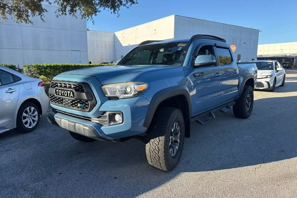 2019 Toyota Tacoma TRD Off-Road photo 1