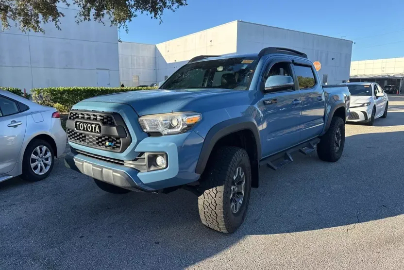 2019 Toyota Tacoma TRD Off-Road photo 1