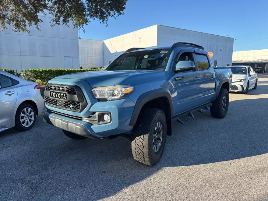 2019 Toyota Tacoma TRD Off-Road photo 1
