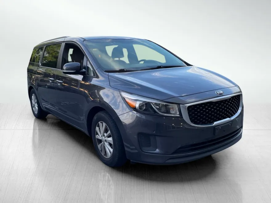 2018 Kia Sedona LX photo 1