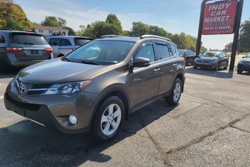 2014 Toyota RAV4 XLE photo 1