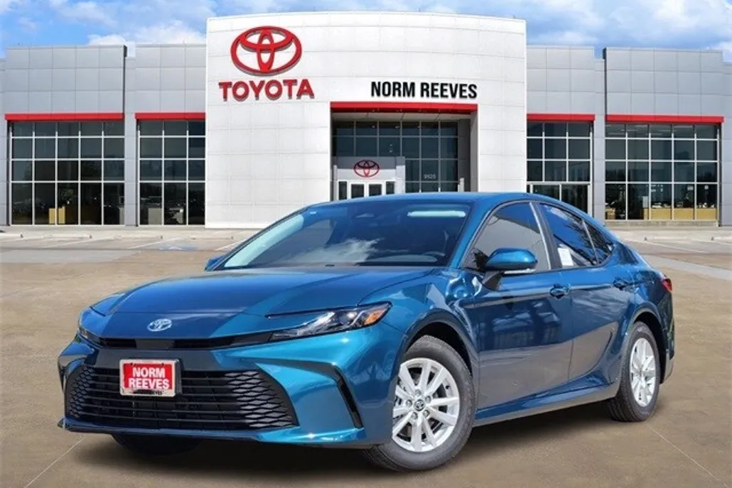 2026 Toyota Camry LE photo 1