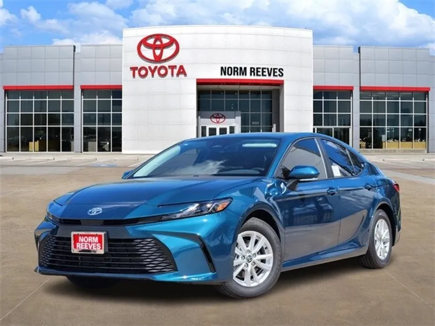 2026 Toyota Camry LE photo 1