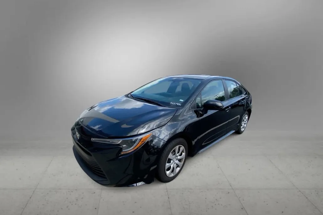 2023 Toyota Corolla LE photo 1