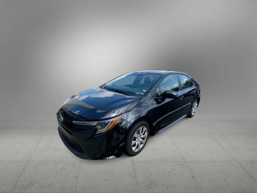 2023 Toyota Corolla LE photo 1