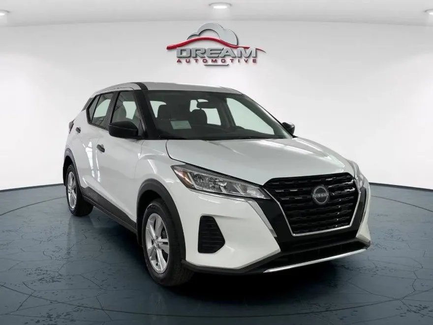 2025 Nissan Kicks Play S photo 1