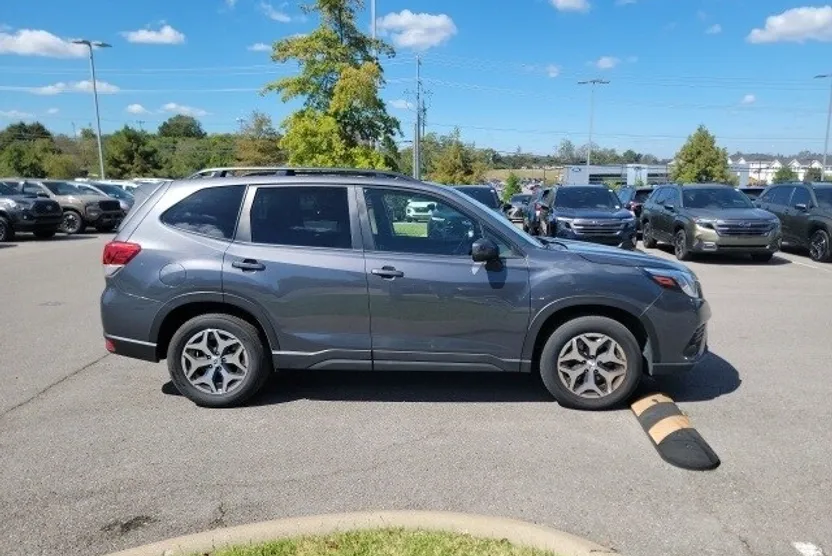 2022 Subaru Forester Premium photo 1