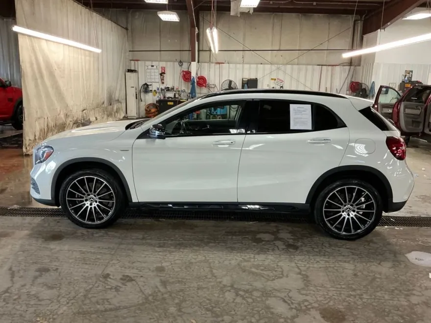 2018 Mercedes Benz GLA 250 4MATIC photo 1