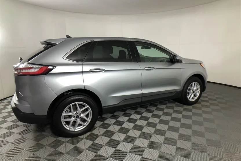 2024 Ford Edge SEL photo 1