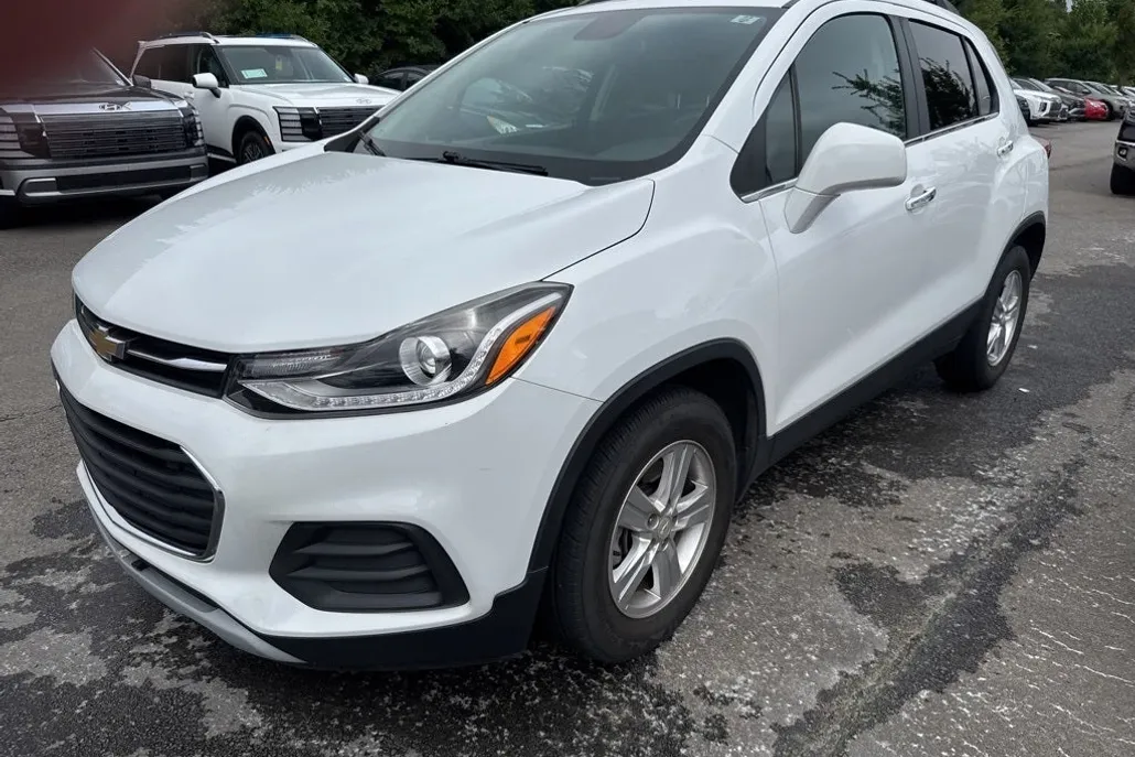 2020 Chevrolet Trax LT photo 1