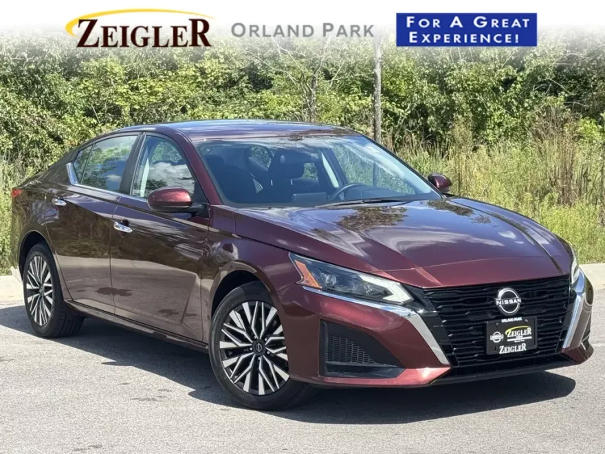 2023 Nissan Altima 2.5 SV photo 1