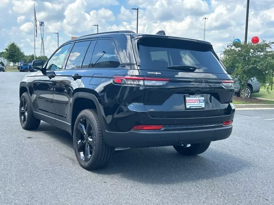 2025 Jeep Grand Cherokee Altitude photo 1