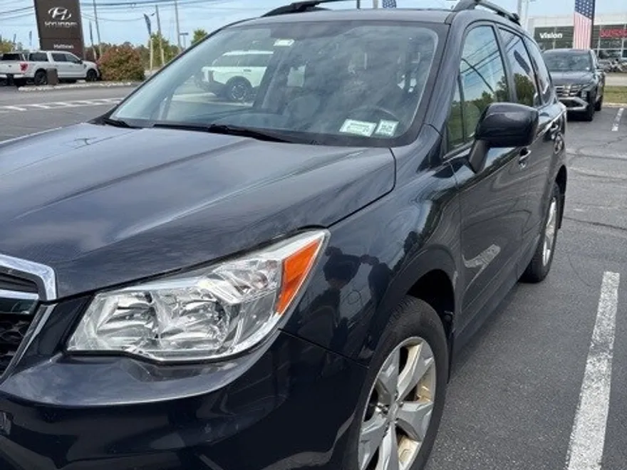 2015 Subaru Forester 2.5i Premium photo 1