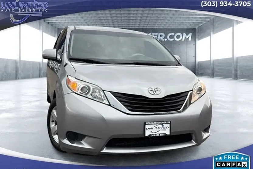 2017 Toyota Sienna XLE Premium photo 1