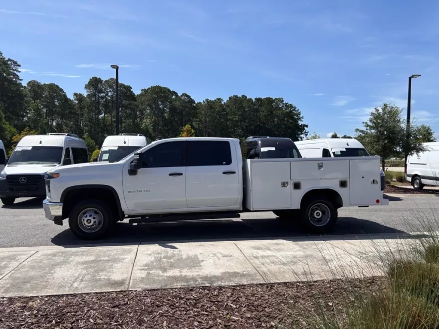 2022 Chevrolet Silverado 3500HD Work Truck photo 1