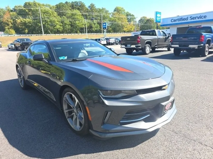 2017 Chevrolet Camaro 2LT photo 1