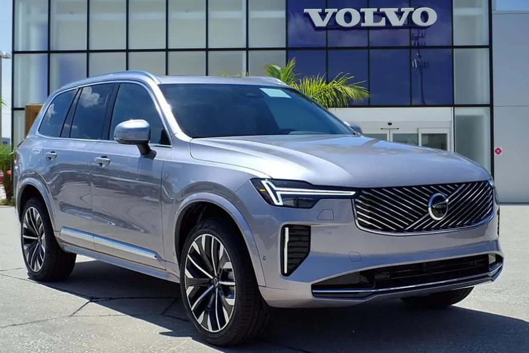 2026 Volvo XC90 Plus photo 1