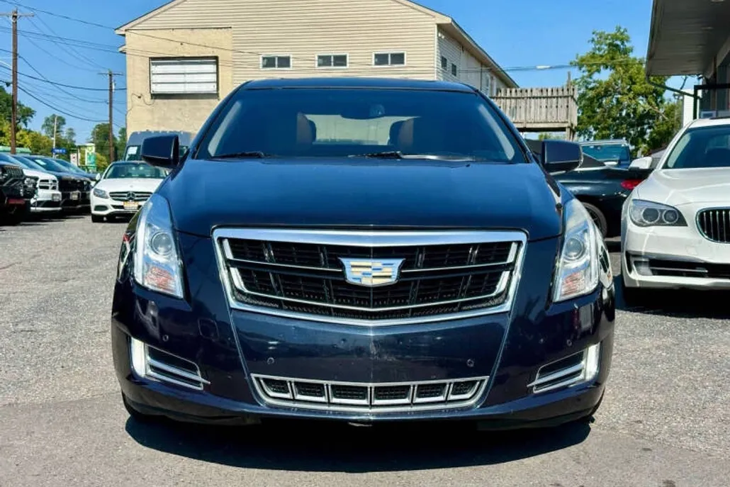 2013 Cadillac XTS Luxury photo 1