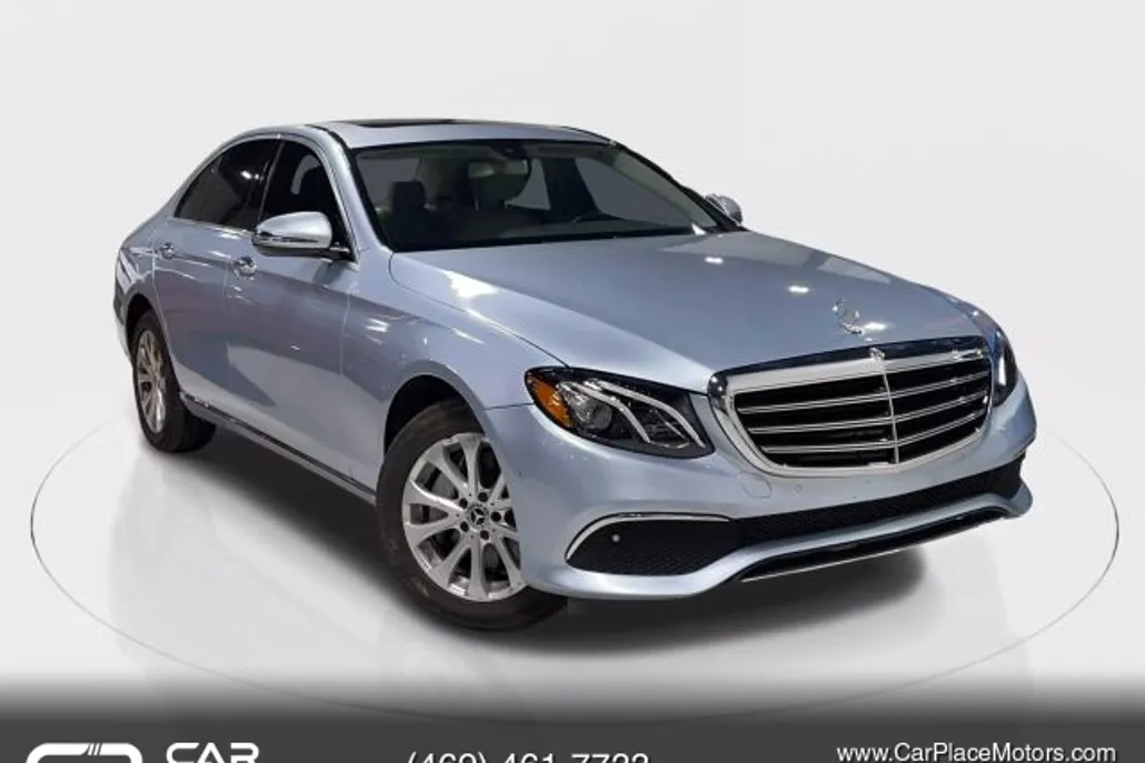 2017 Mercedes Benz E 300 4MATIC photo 1