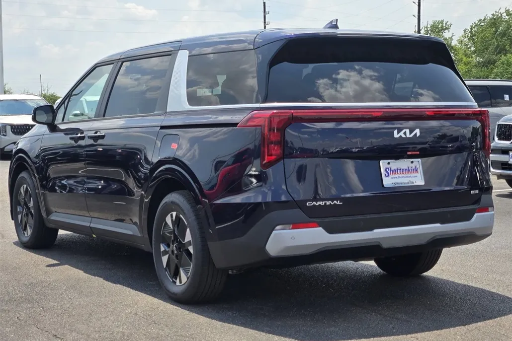 2026 Kia Carnival LXS photo 1