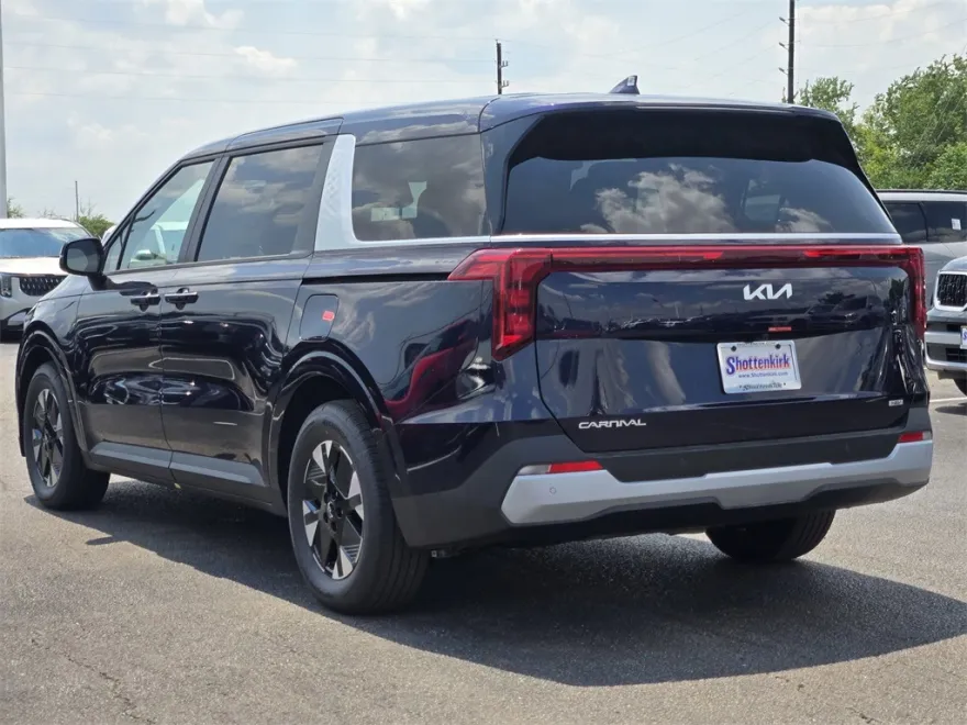 2026 Kia Carnival LXS photo 1