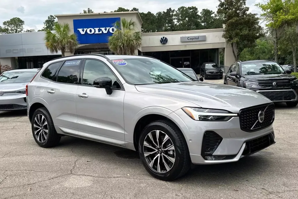2025 Volvo XC60 B5 Plus photo 1