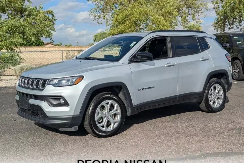 2024 Jeep Compass Latitude photo 1