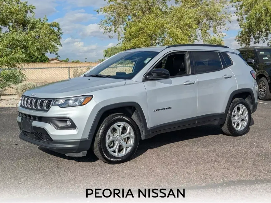 2024 Jeep Compass Latitude photo 1