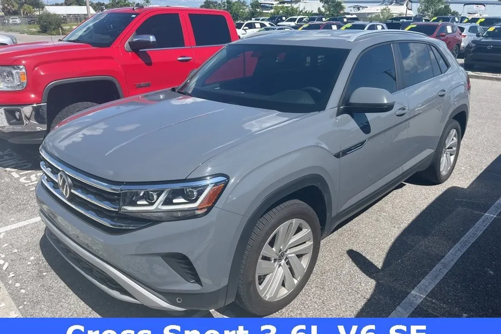 2022 Volkswagen Atlas Cross Sport V6 SE Technology photo 1