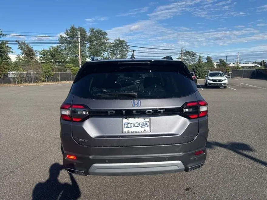 2025 Honda Pilot Touring photo 1