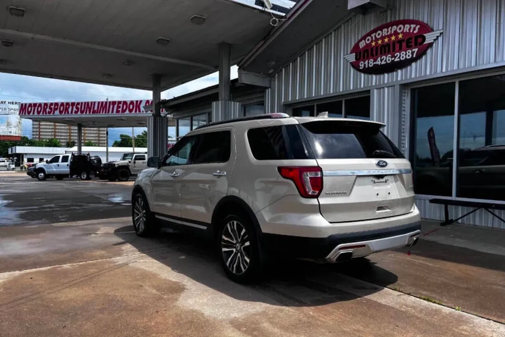 2017 Ford Explorer Platinum photo 1