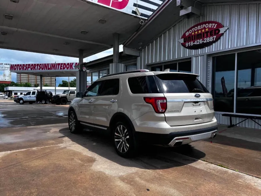 2017 Ford Explorer Platinum photo 1