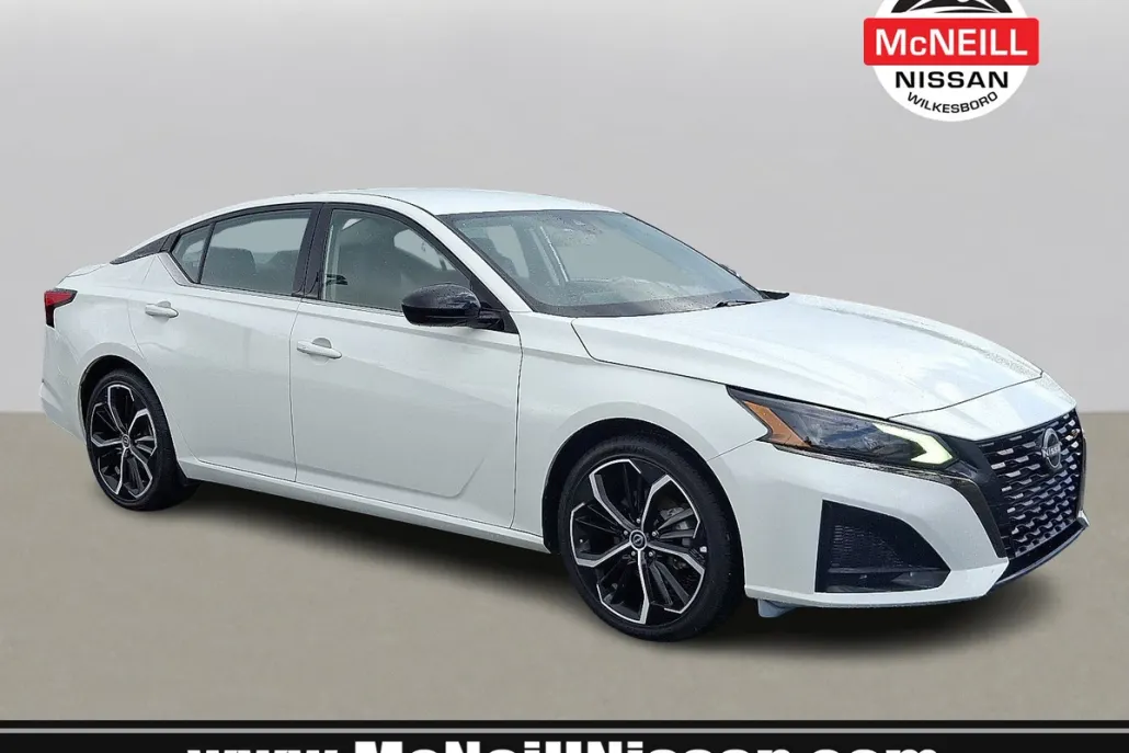 2023 Nissan Altima 2.5 SR photo 1