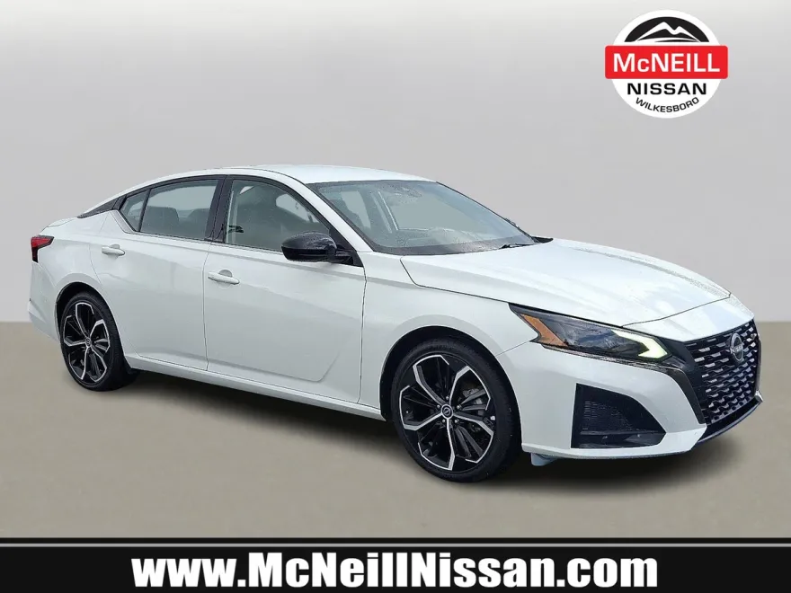 2023 Nissan Altima 2.5 SR photo 1