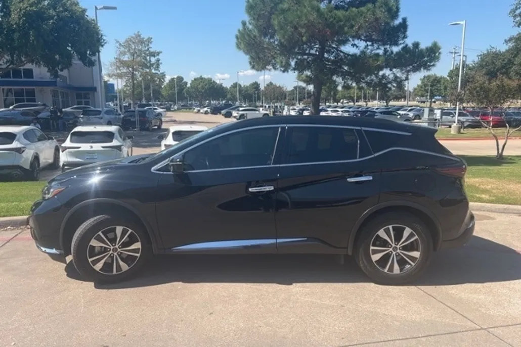 2023 Nissan Murano SV photo 1
