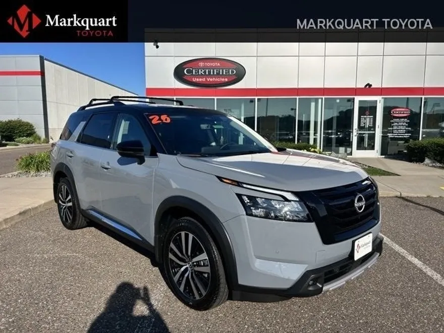 2025 Nissan Pathfinder Platinum photo 1