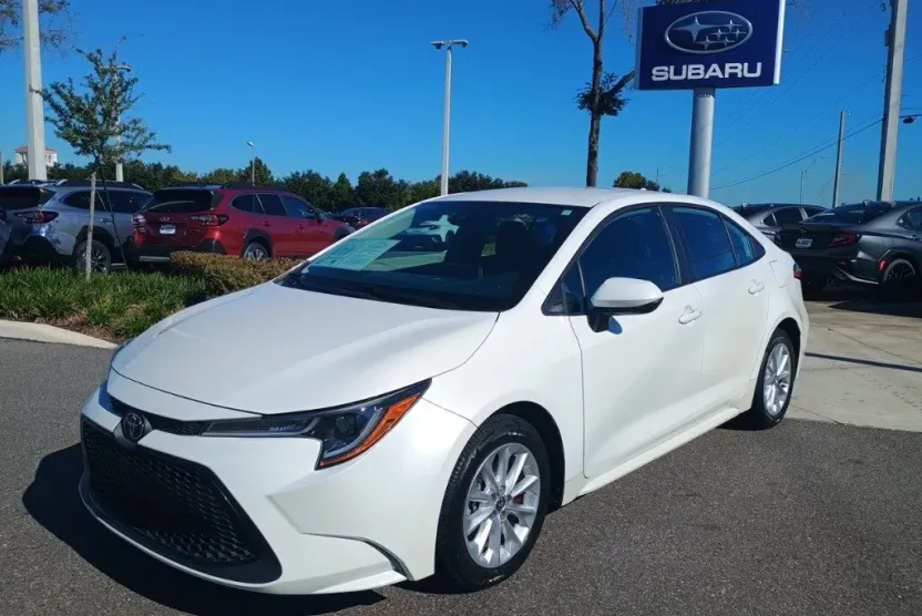 2021 Toyota Corolla LE Premium photo 1