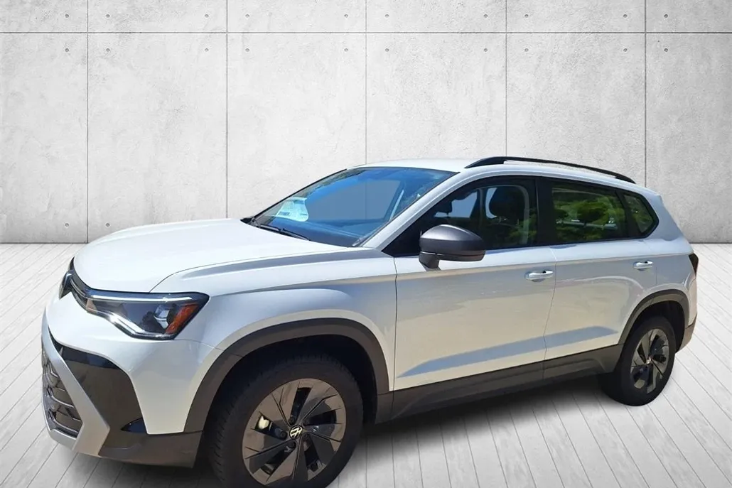 2025 Volkswagen Taos S photo 1
