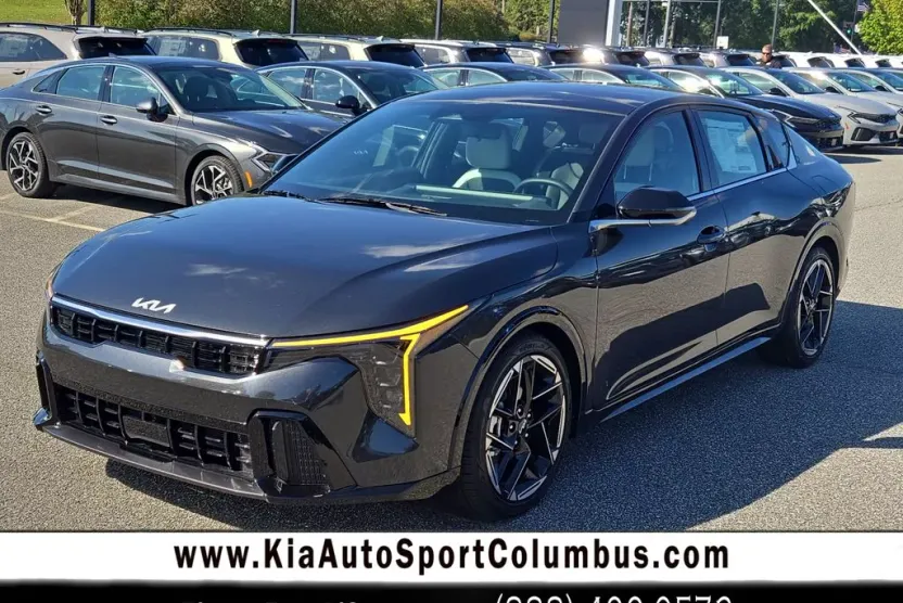 2025 Kia K4 GT-Line photo 1