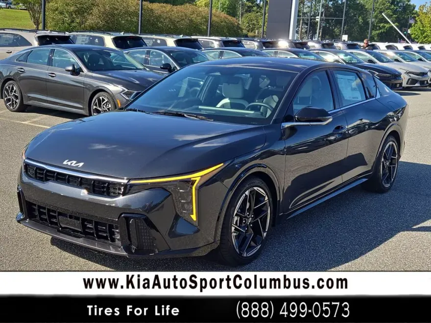 2025 Kia K4 GT-Line photo 1