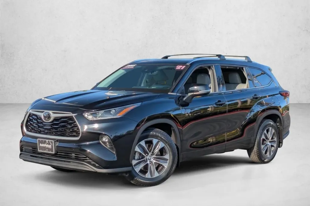2021 Toyota Highlander XLE photo 1