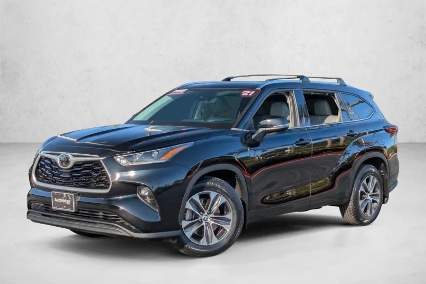 2021 Toyota Highlander XLE photo 1